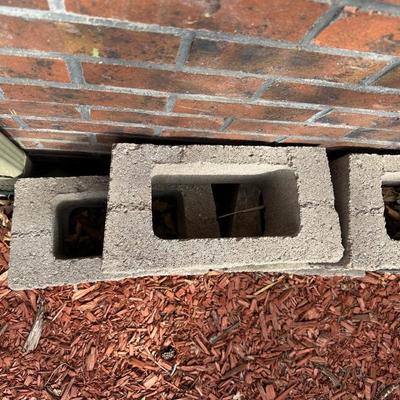 9 PIECES OR VARIOUS SIZED FLAGSTONES AND 8 CONCRETE BLOCKS