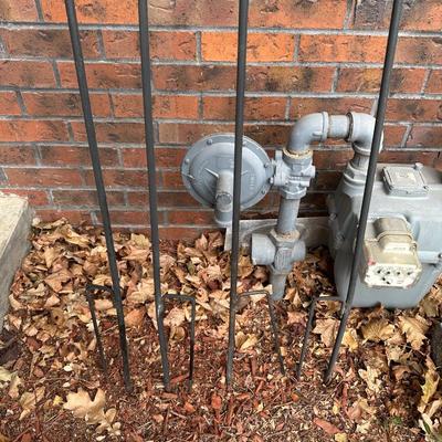 4 METAL TIKI TORCH HOLDERS AND SUN/MOON/STAR WIND CHIME