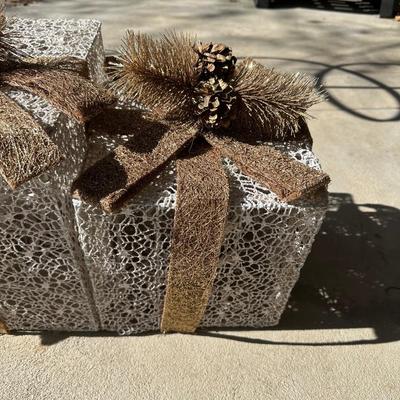7’ MOTION SPIRAL ROPE LIGHT TREE AND LIGHTED GIFT BOXES