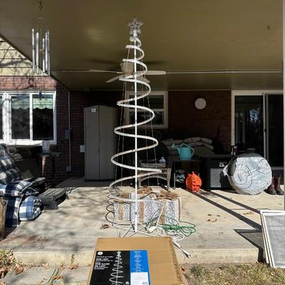 7’ MOTION SPIRAL ROPE LIGHT TREE AND LIGHTED GIFT BOXES