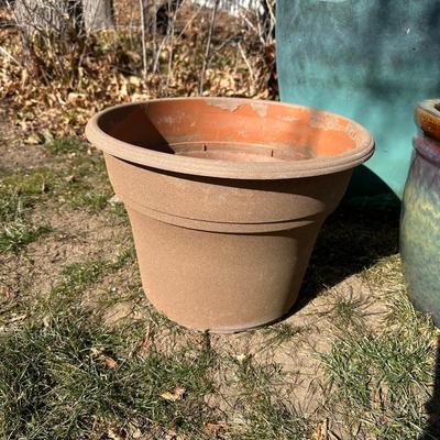 4 FLOWER POTS