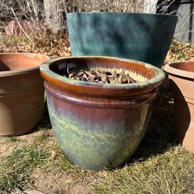 4 FLOWER POTS