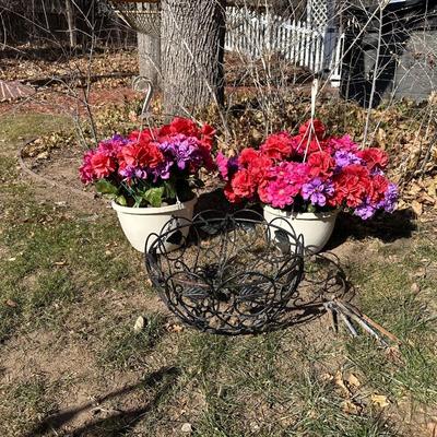HANGING METAL FLOWER POT HOLDER PLUS 2 POTS WITH FAUX FLOWERS