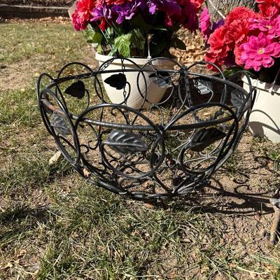HANGING METAL FLOWER POT HOLDER PLUS 2 POTS WITH FAUX FLOWERS