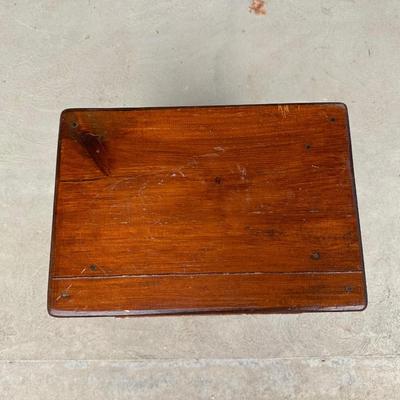 ALUMINUM COWBOY HAT, ALUMINUM BIRD AND WOOD PLANT STAND