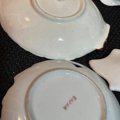 Floral porcelain items