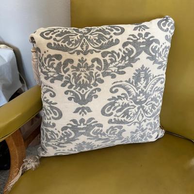 VINTAGE ARM CHAIR WITH CUSHION, NARROW END TABLE AND VINTAGE LAMP