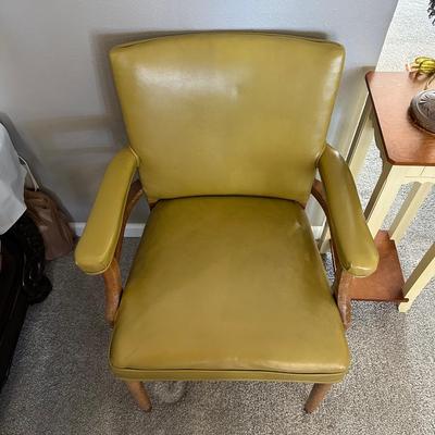 VINTAGE ARM CHAIR WITH CUSHION, NARROW END TABLE AND VINTAGE LAMP