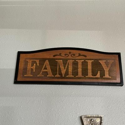 WALL DECOR