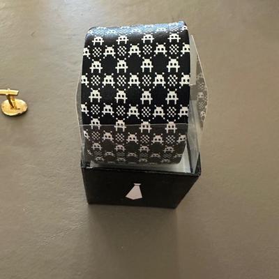 CUFF LINKS, TIE AND STAG LAPEL PIN
