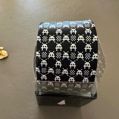 CUFF LINKS, TIE AND STAG LAPEL PIN