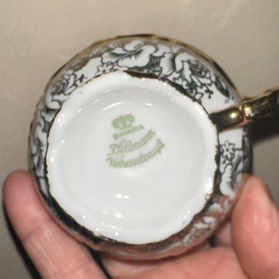Beautiful Barvarian gold accent tea set with 12 cups and saucers