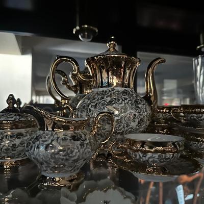 Beautiful Barvarian gold accent tea set with 12 cups and saucers