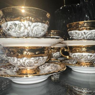 Beautiful Barvarian gold accent tea set with 12 cups and saucers