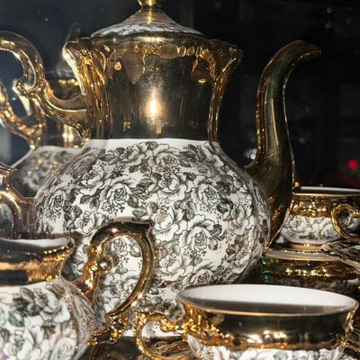 Beautiful Barvarian gold accent tea set with 12 cups and saucers