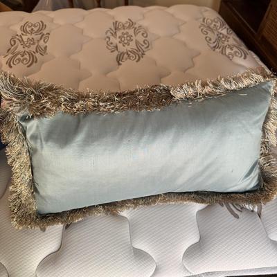 Full Size Bedding, Pillows and More! (GB-BM)