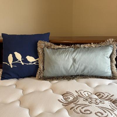 Full Size Bedding, Pillows and More! (GB-BM)