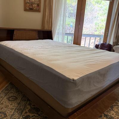 Full Size Bedding, Pillows and More! (GB-BM)