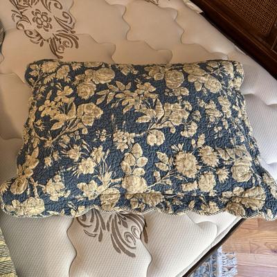 Full Size Bedding, Pillows and More! (GB-BM)