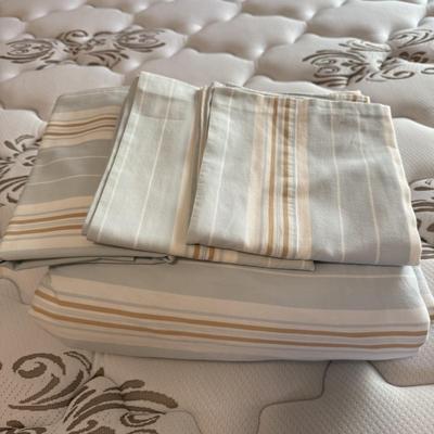 Full Size Bedding, Pillows and More! (GB-BM)