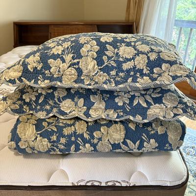 Full Size Bedding, Pillows and More! (GB-BM)