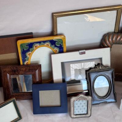 Assortment of Decorative Frames (DR-DZ)