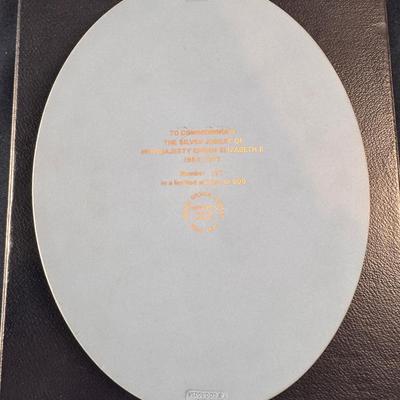 TRI-COLORED WEDGWOOD JASPERWARE QUEEN ELIZABETH II ROYAL SILVER JUBILEE PLAQUE