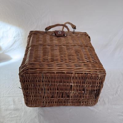 Four Picnic Baskets (DR-DZ)