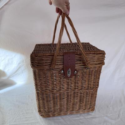 Four Picnic Baskets (DR-DZ)