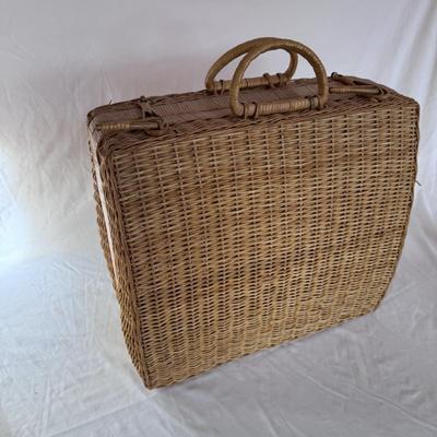 Four Picnic Baskets (DR-DZ)