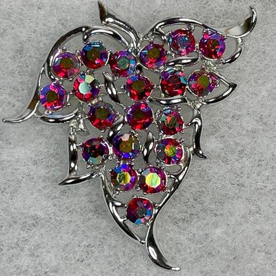 Vintage Signed Sarah Coventry leaf brooch