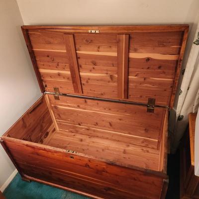 Vintage Large Cedar Chest 44x22x21H