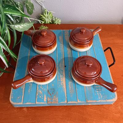 WOODEN SLAT SERVING BLOCK, 4 SOUP BOWLS AND A FAUX PLANT IN HANGING WICKER BASKET