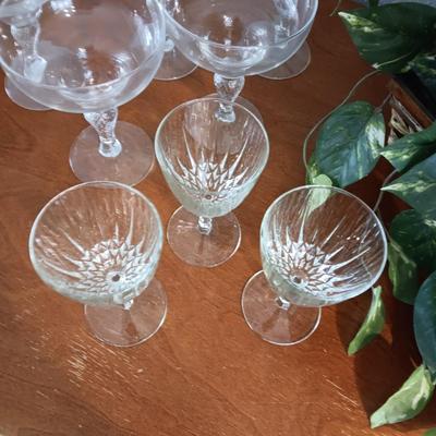 MARGARITA AND CRYSTAL STEMMED GLASSES PLUS FAUX PLANT