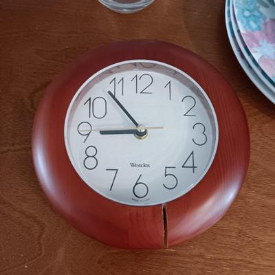 4 PLACE SETTING OF "HOME SWEET HOME" DINNERWARE, MATCHING GLASSES & COFFEE MUGS PLUS WALL CLOCK AND ART