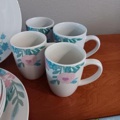 4 PLACE SETTING OF "HOME SWEET HOME" DINNERWARE, MATCHING GLASSES & COFFEE MUGS PLUS WALL CLOCK AND ART