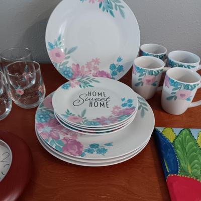 4 PLACE SETTING OF "HOME SWEET HOME" DINNERWARE, MATCHING GLASSES & COFFEE MUGS PLUS WALL CLOCK AND ART