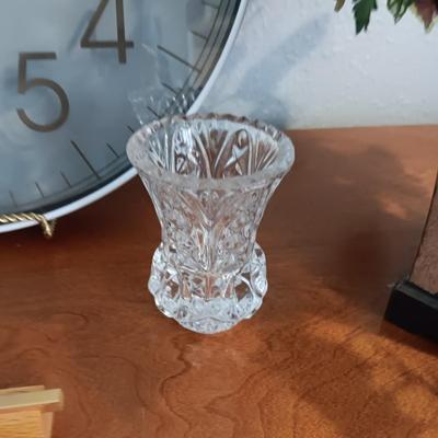 2 FAUX PLANTS IN BRASS AND TIN CONTAINERS, WALL CLOCK, CROSS AND TOOTHPICK HOLDER
