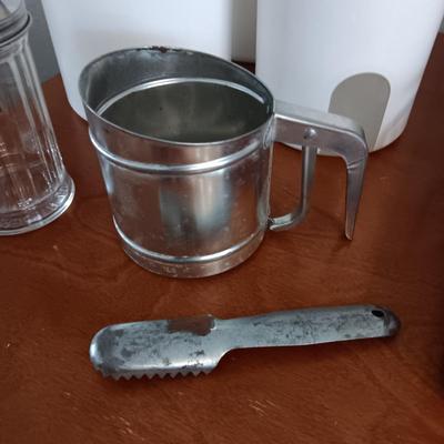 WOODEN SLAT SERVING BLOCK, HAND MIXER, FLOUR SIFTER, SUGAR POURER AND PLASTIC CANISTERS