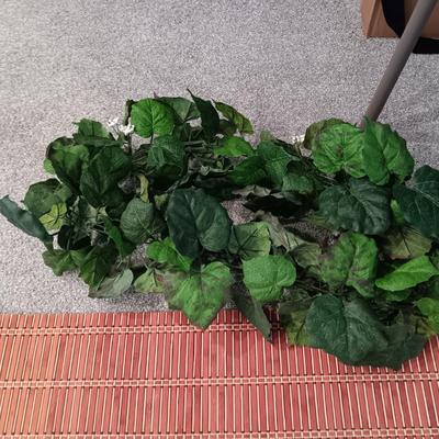 71" REED TABLE RUNNER WITH 8 MATCHING PLACEMATS PLUS 2 FAUX GREENERY VINES