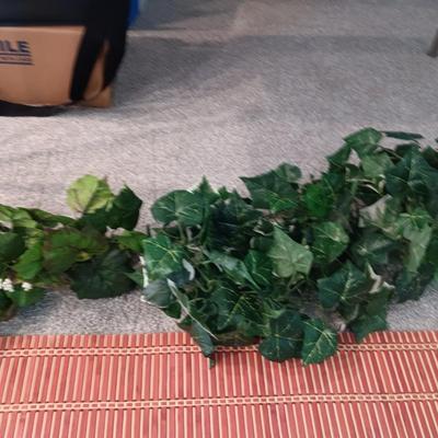 71" REED TABLE RUNNER WITH 8 MATCHING PLACEMATS PLUS 2 FAUX GREENERY VINES