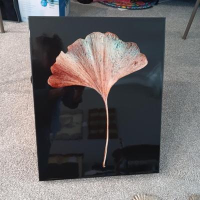 METAL LEAF WALL ART AND A CANVAS PICTURE