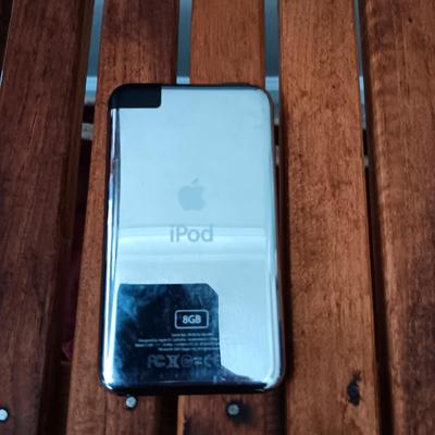 BOSE DOCKING STATION WITH 8GB APPLE iPod AND REMOTE