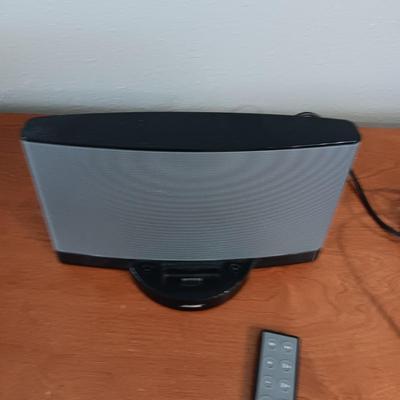 BOSE DOCKING STATION WITH 8GB APPLE iPod AND REMOTE