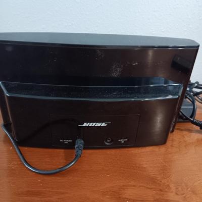 BOSE DOCKING STATION WITH 8GB APPLE iPod AND REMOTE