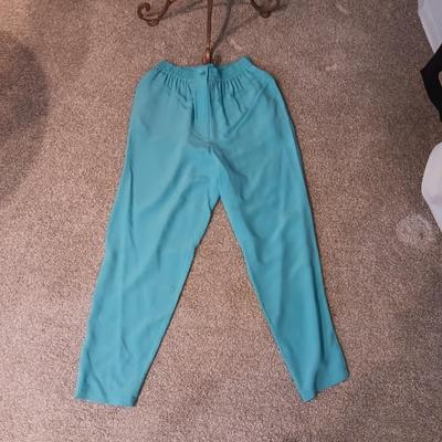 2 PIECE DIANE GILMAN LIGHT WEIGHT JACKET AND SLACKS