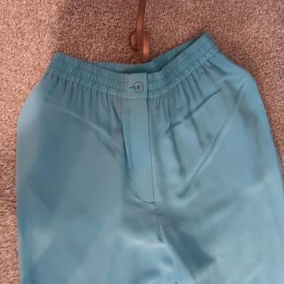 2 PIECE DIANE GILMAN LIGHT WEIGHT JACKET AND SLACKS