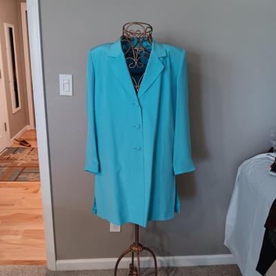 2 PIECE DIANE GILMAN LIGHT WEIGHT JACKET AND SLACKS