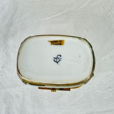 1242 Vintage Limoges Porcelain Box