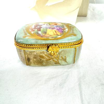 1242 Vintage Limoges Porcelain Box